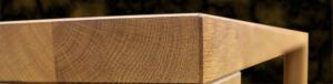 Het eikenhout dat wordt gebruikt voor de collecties van Sessinkwonen.nl vindt zijn oorsprong in goed beheerde bossen in Europa. Om de schoonheid van het natuurlijke massieve hout te benadrukken, heeft Sessinkwonen.nl er specifiek voor gekozen om europees eikenhout te gebruiken, met al zijn natuurlijke kenmerken met knoest en barsten of haarscheuren, wat elke meubelstuk zo uniek maakt.