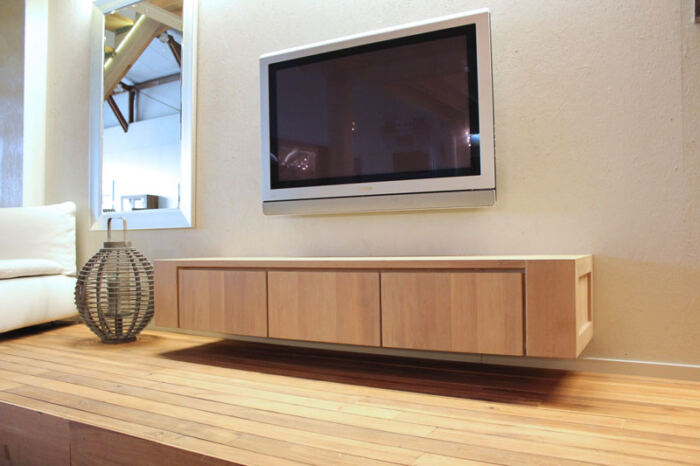 Zwevend eiken tv meubel Jorn op maat gemaakt. Diverse afmetingen mogelijk. Een nieuwe tv-meubel? Kom inspiratie opdoen in onze Woonwinkel te Gendt regio Nijmegen Arnhem.