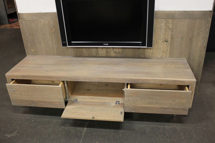 Eiken TV meubel Jose RVS. Op zoek naar een mooi eiken tv-meubel. Wij maken uw tv-meubel op maat! Kom inspiratie opdoen in onze Woonwinkel.