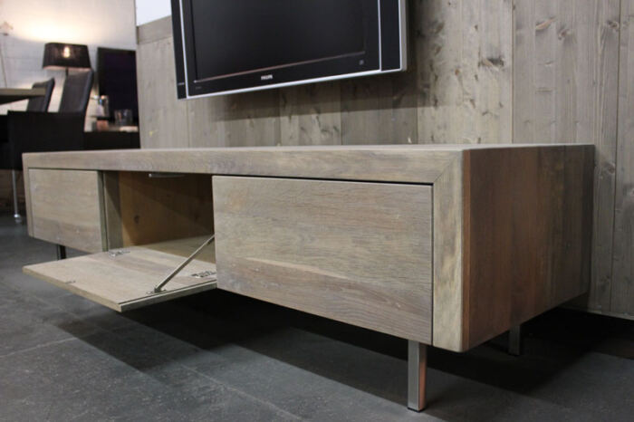 Eiken TV meubel Jose RVS. Op zoek naar een mooi eiken tv-meubel. Wij maken uw tv-meubel op maat! Kom inspiratie opdoen in onze Woonwinkel.
