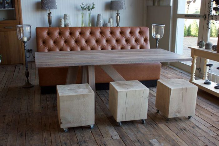 Tafel op maat Theo is gemaakt van eikenhout in eigen meubelmakerij. Op zoek naar een tafel op maat? Wij hebben een grote voorraad tafelbladen en tafels. Bezoek onze woonwinkel bij de meubelmakerij in Gendt regio Nijmegen